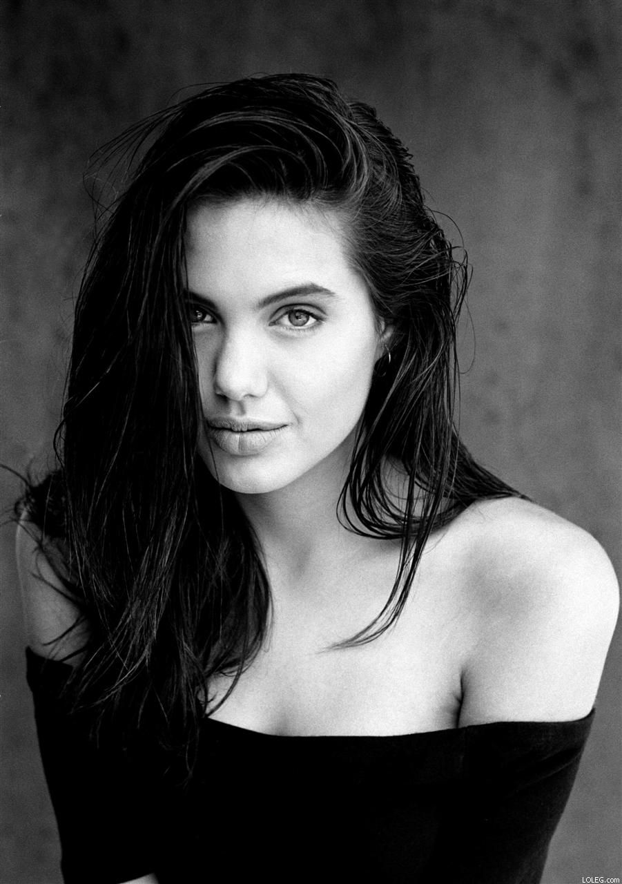 Hot Actress Angelina Jolie-9996